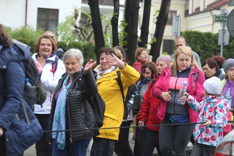 7. pielgrzymka z Hałcnowa wyrusza do Łagiewnik, cz. 1 - 2019