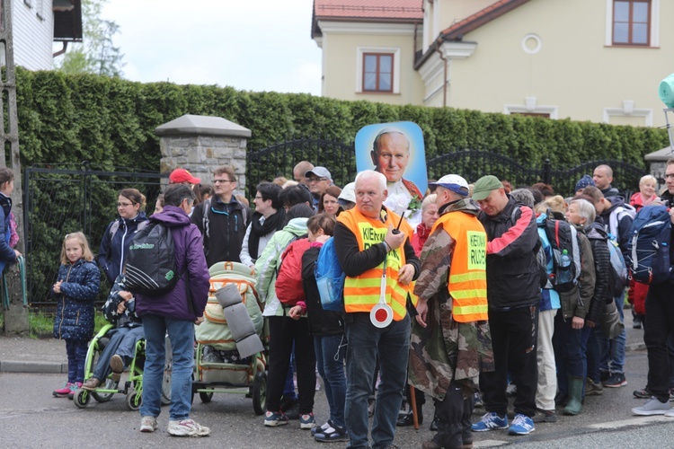 7. pielgrzymka z Hałcnowa wyrusza do Łagiewnik, cz. 1 - 2019