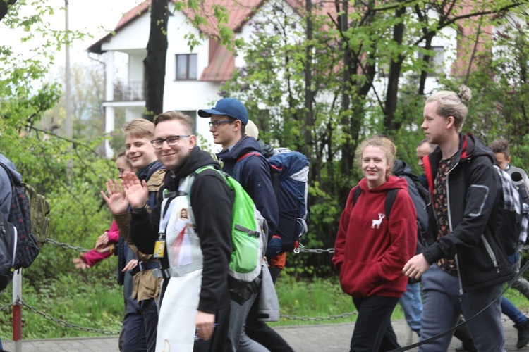 7. pielgrzymka z Hałcnowa wyrusza do Łagiewnik, cz. 1 - 2019