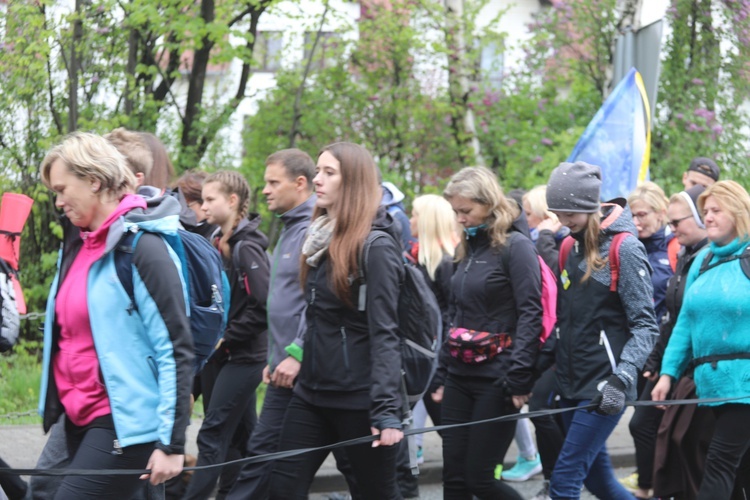 7. pielgrzymka z Hałcnowa wyrusza do Łagiewnik, cz. 1 - 2019