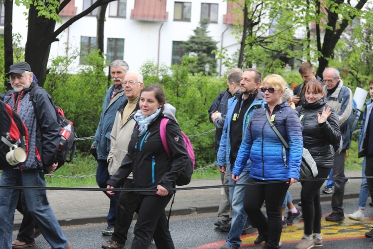 7. pielgrzymka z Hałcnowa wyrusza do Łagiewnik, cz. 1 - 2019