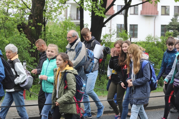 7. pielgrzymka z Hałcnowa wyrusza do Łagiewnik, cz. 1 - 2019