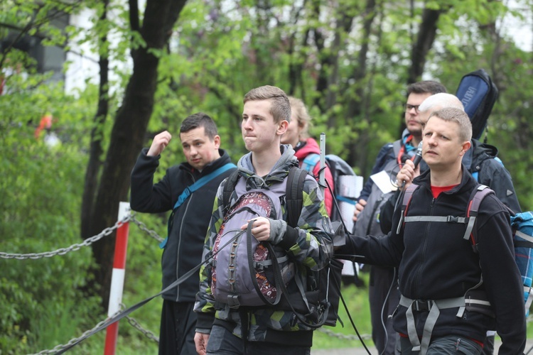 7. pielgrzymka z Hałcnowa wyrusza do Łagiewnik, cz. 1 - 2019