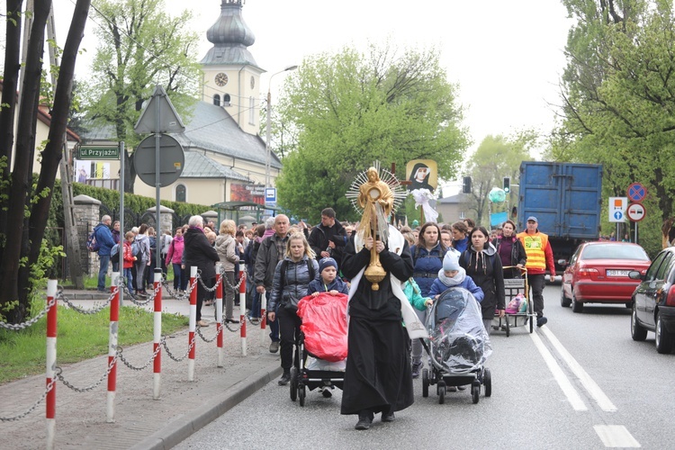 7. pielgrzymka z Hałcnowa wyrusza do Łagiewnik, cz. 1 - 2019