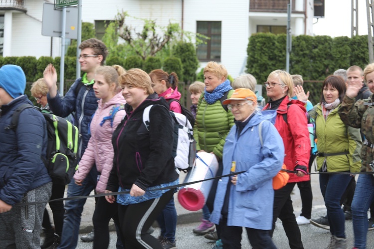 7. pielgrzymka z Hałcnowa wyrusza do Łagiewnik. cz. 2 - 2019