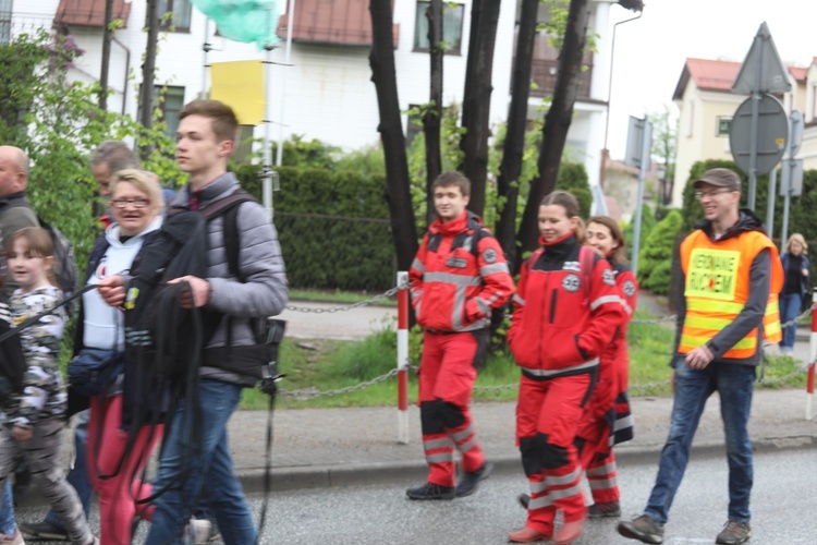 7. pielgrzymka z Hałcnowa wyrusza do Łagiewnik. cz. 2 - 2019