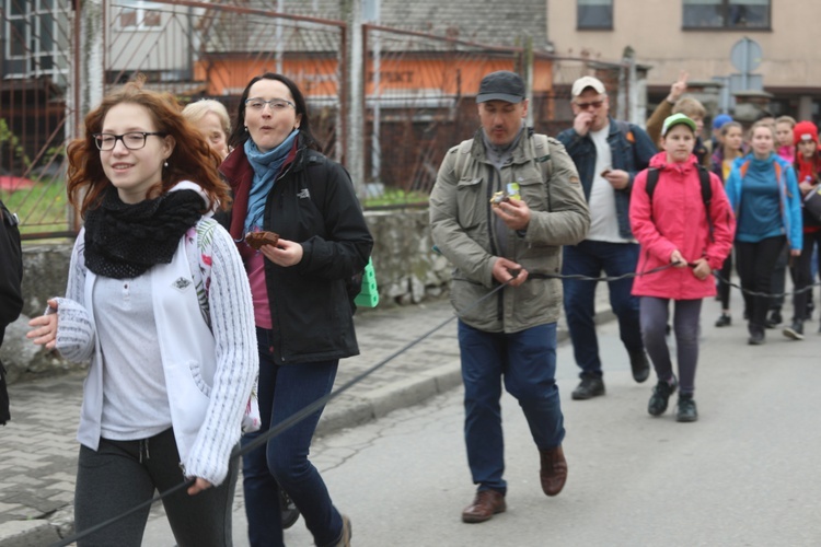 Pierwszy postój pielgrzymów u św. Jana Kantego w Kętach - 2019