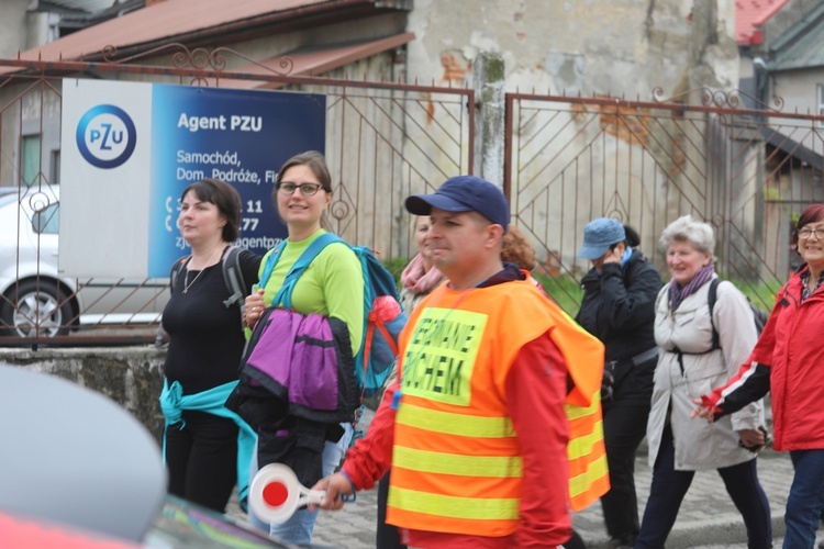 Pierwszy postój pielgrzymów u św. Jana Kantego w Kętach - 2019