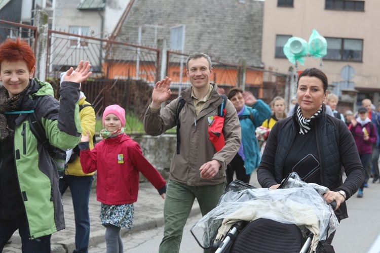 Pierwszy postój pielgrzymów u św. Jana Kantego w Kętach - 2019