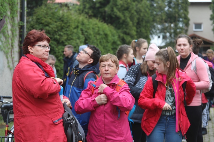 Pierwszy postój pielgrzymów u św. Jana Kantego w Kętach - 2019