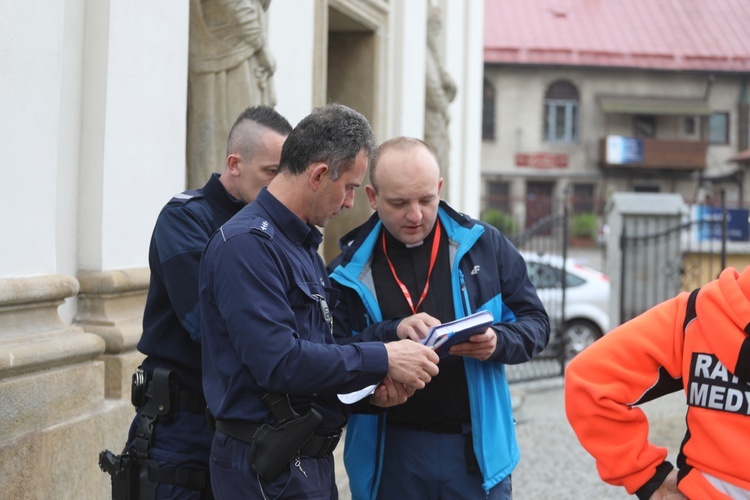 Pierwszy postój pielgrzymów u św. Jana Kantego w Kętach - 2019