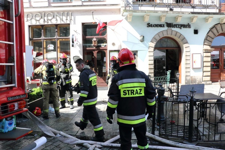 Niegrożny pożar w piwnicach krakowskiego "Wierzynka"