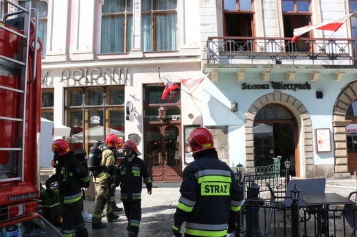 Niegrożny pożar w piwnicach krakowskiego "Wierzynka"