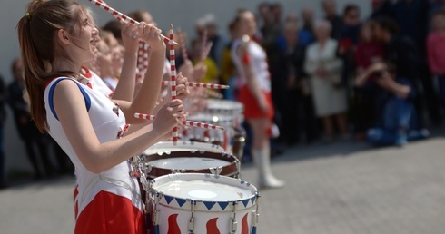 Radosny i brawurowy pokaz w wykonaniu młodych artystów przykuł uwagę licznej publiczności.