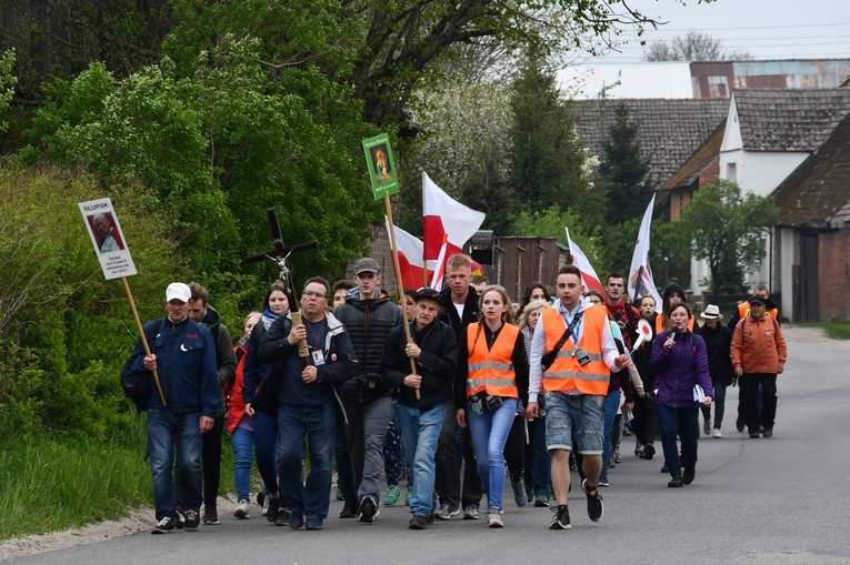 Całe życie w drodze. Pielgrzymi ze Słupska wędrują na Górę Chełmską