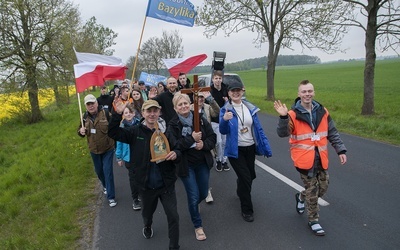 Idzie nowe. Pielgrzymka Promienista w drodze