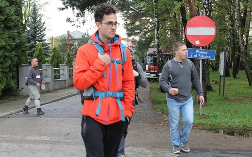W drodze z Kęt-Podlesia - grupy św. Matki Teresy, św. Maksymiliana i św. Brata Alberta - 2019