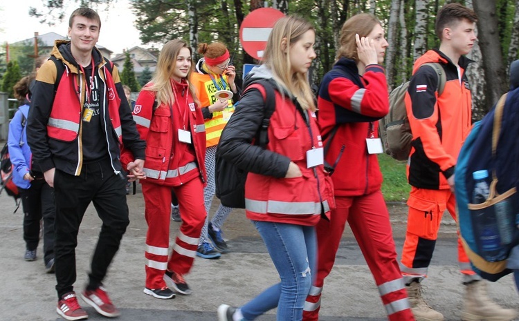 W drodze z Kęt-Podlesia - grupy św. Matki Teresy, św. Maksymiliana i św. Brata Alberta - 2019