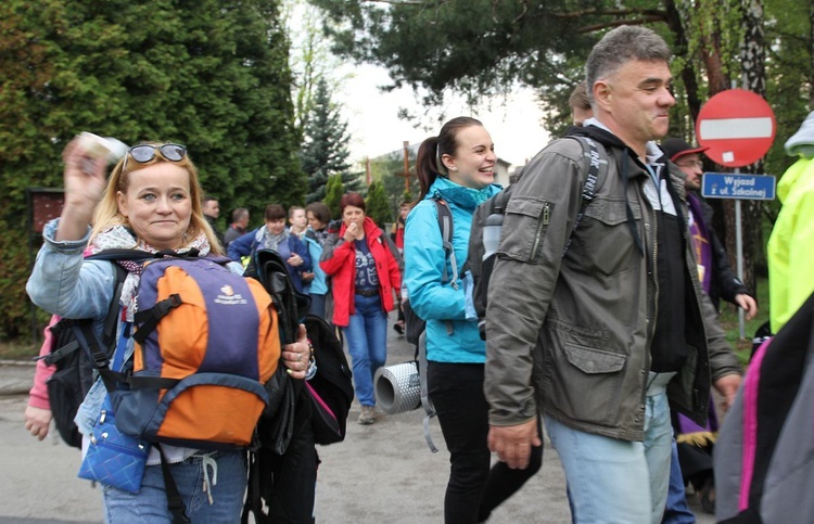 W drodze z Kęt-Podlesia - grupy św. Matki Teresy, św. Maksymiliana i św. Brata Alberta - 2019