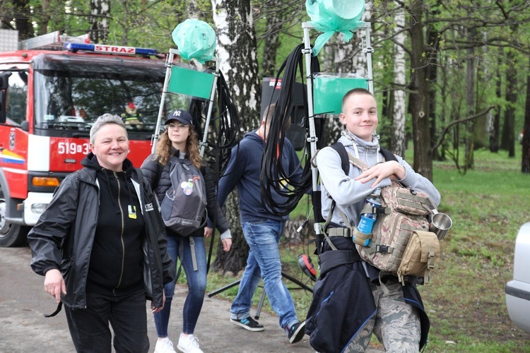 W drodze z Kęt-Podlesia - grupy św. Matki Teresy, św. Maksymiliana i św. Brata Alberta - 2019