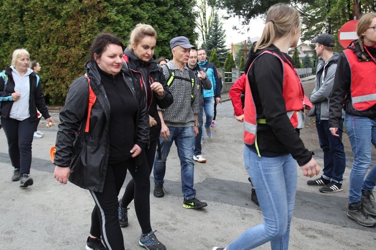 W drodze z Kęt-Podlesia - grupy św. Matki Teresy, św. Maksymiliana i św. Brata Alberta - 2019