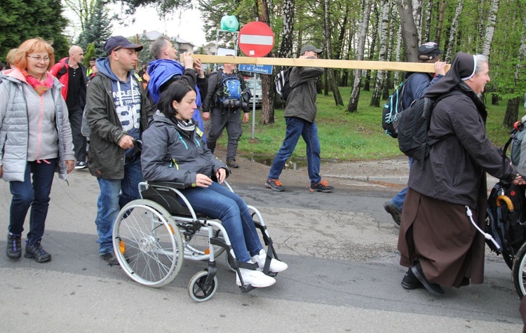 W drodze z Kęt-Podlesia - grupy św. Matki Teresy, św. Maksymiliana i św. Brata Alberta - 2019