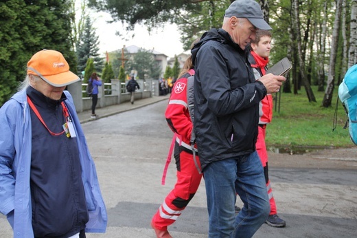 W drodze z Kęt-Podlesia - grupy św. Matki Teresy, św. Maksymiliana i św. Brata Alberta - 2019