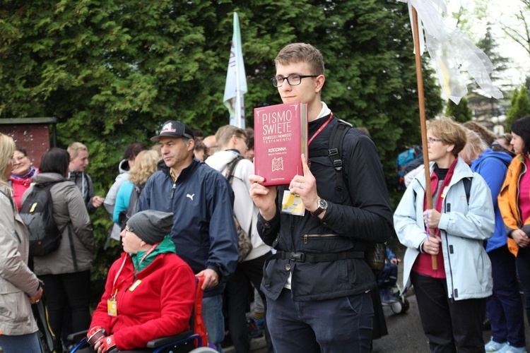 W drodze z Kęt-Podlesia - grupy św. Matki Teresy, św. Maksymiliana i św. Brata Alberta - 2019