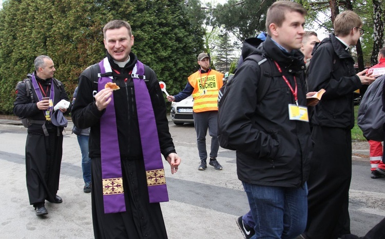 W drodze z Kęt-Podlesia - grupy św. Matki Teresy, św. Maksymiliana i św. Brata Alberta - 2019