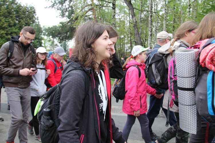 W drodze z Kęt-Podlesia - grupy św. Matki Teresy, św. Maksymiliana i św. Brata Alberta - 2019