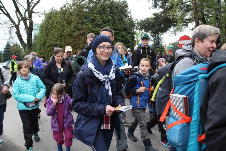 W drodze z Kęt-Podlesia - grupy św. Matki Teresy, św. Maksymiliana i św. Brata Alberta - 2019