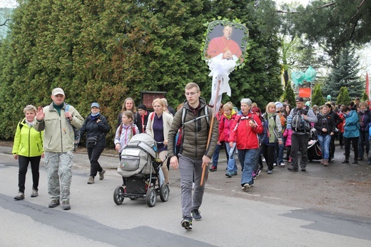 W drodze z Kęt-Podlesia - grupy św. Matki Teresy, św. Maksymiliana i św. Brata Alberta - 2019