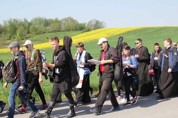 Z Witkowic do Wieprza - 2. dzień drogi do Łagiewnik - 2019