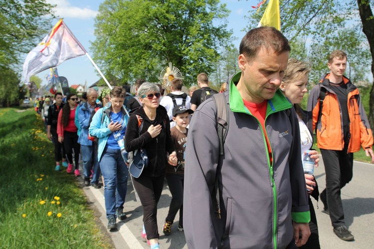 Adoracja Jezusa w drodze z Wieprza do Tomic - grupa bł. ks. M. Sopoćki