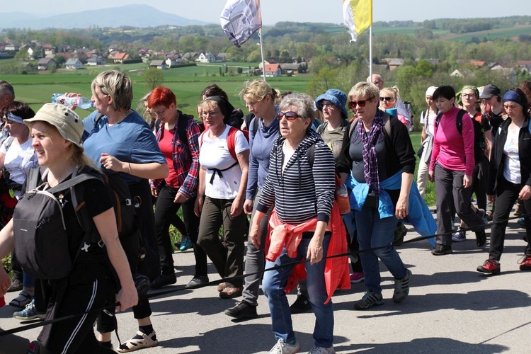 Adoracja Jezusa w drodze z Wieprza do Tomic - grupa bł. ks. M. Sopoćki