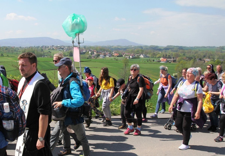 Adoracja Jezusa w drodze z Wieprza do Tomic - grupa bł. ks. M. Sopoćki