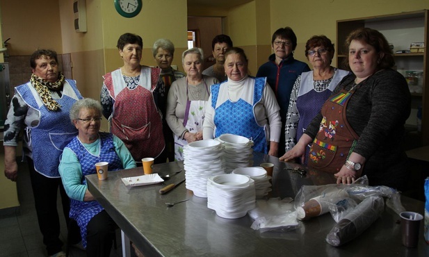 Gospodynie z Witkowic jak co roku - w pełnej gotowości przed przybyciem pielgrzymów.