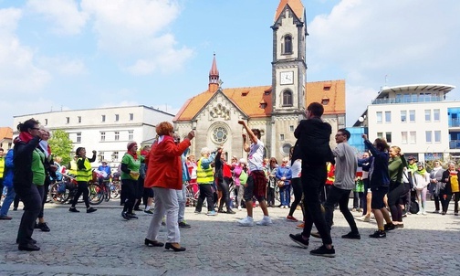 Tarnowskie Góry. Rowery i rajd z flagą, czyli Dzień Flagi na sportowo