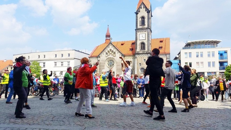 Tarnowskie Góry. Rowery i rajd z flagą, czyli Dzień Flagi na sportowo