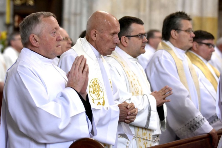 Pielgrzymka duchowieństwa do strzegomskiej bazyliki