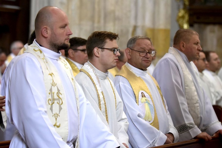Pielgrzymka duchowieństwa do strzegomskiej bazyliki