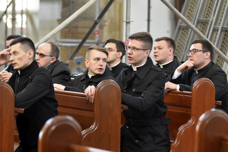 Pielgrzymka duchowieństwa do strzegomskiej bazyliki