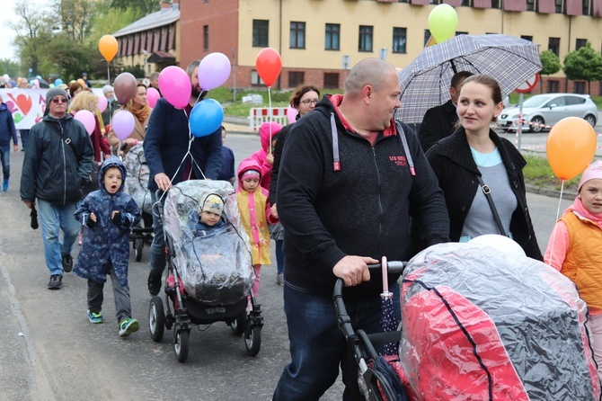 "Tak" dla życia i rodziny - kolorowy marsz w Pszczynie