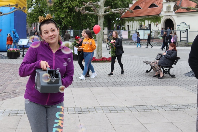 "Tak" dla życia i rodziny - kolorowy marsz w Pszczynie