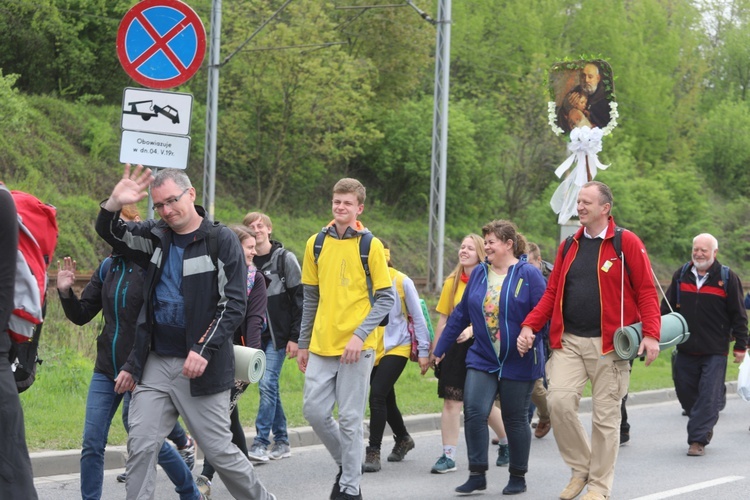 7. pielgrzymka dotarła z Hałcnowa do Łagiewnik - 2019