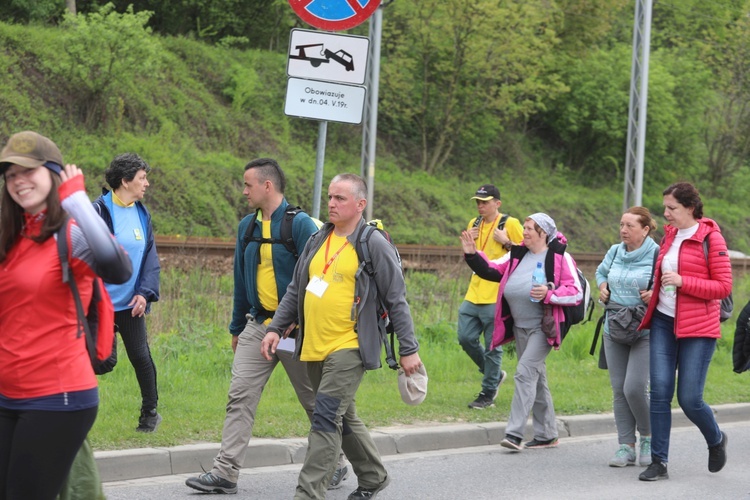 7. pielgrzymka dotarła z Hałcnowa do Łagiewnik - 2019