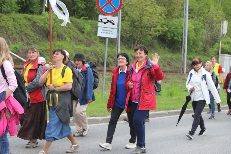 7. pielgrzymka dotarła z Hałcnowa do Łagiewnik - 2019