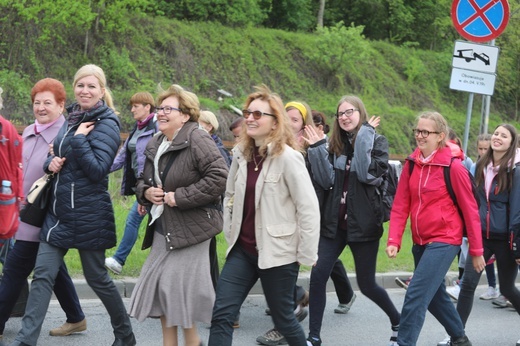 7. pielgrzymka dotarła z Hałcnowa do Łagiewnik - 2019
