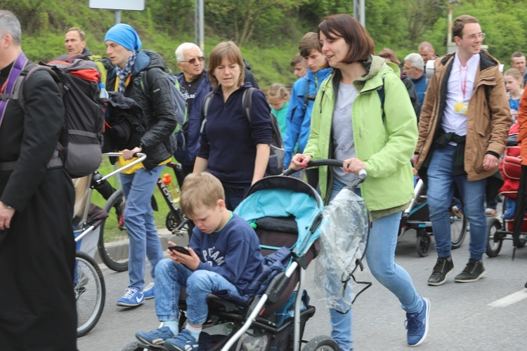 7. pielgrzymka dotarła z Hałcnowa do Łagiewnik - 2019