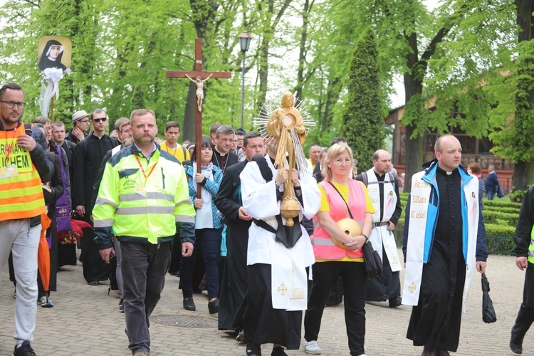 Łagiewniccy pielgrzymi u św. Faustyny i na Mszy św. w bazylice - 2019 